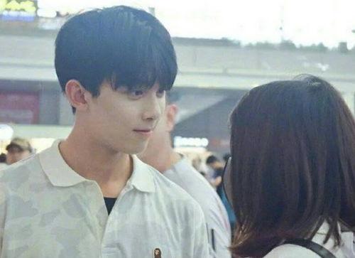 吴磊的女朋友的照片,清新脱俗气质出众