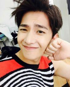 杨洋资料个人详细资料,从阳光少年到影视巨星，全面解析他的成长之路